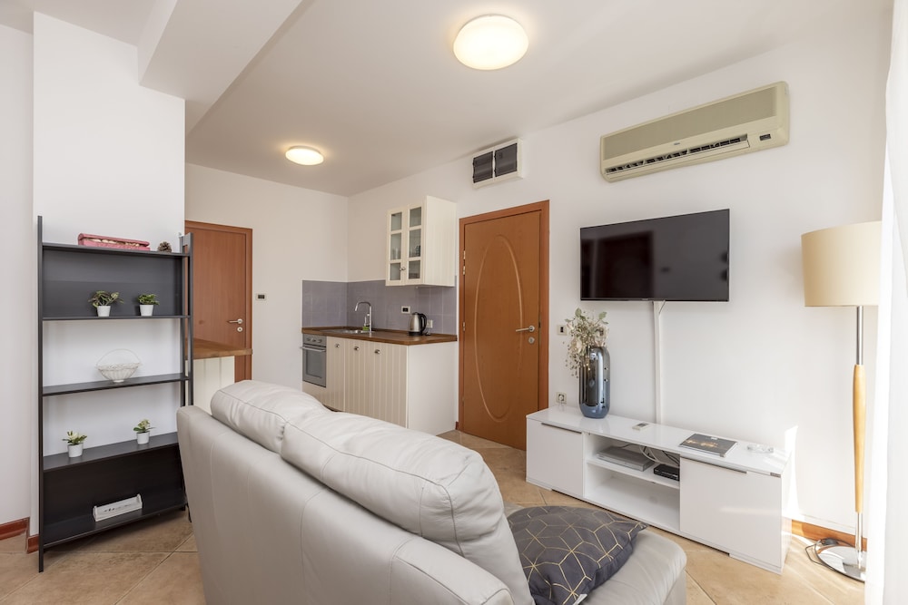 Family Apartment photo 2