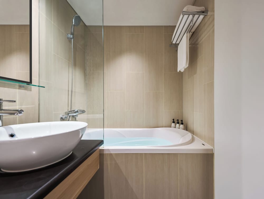Premier City View King Room photo 2