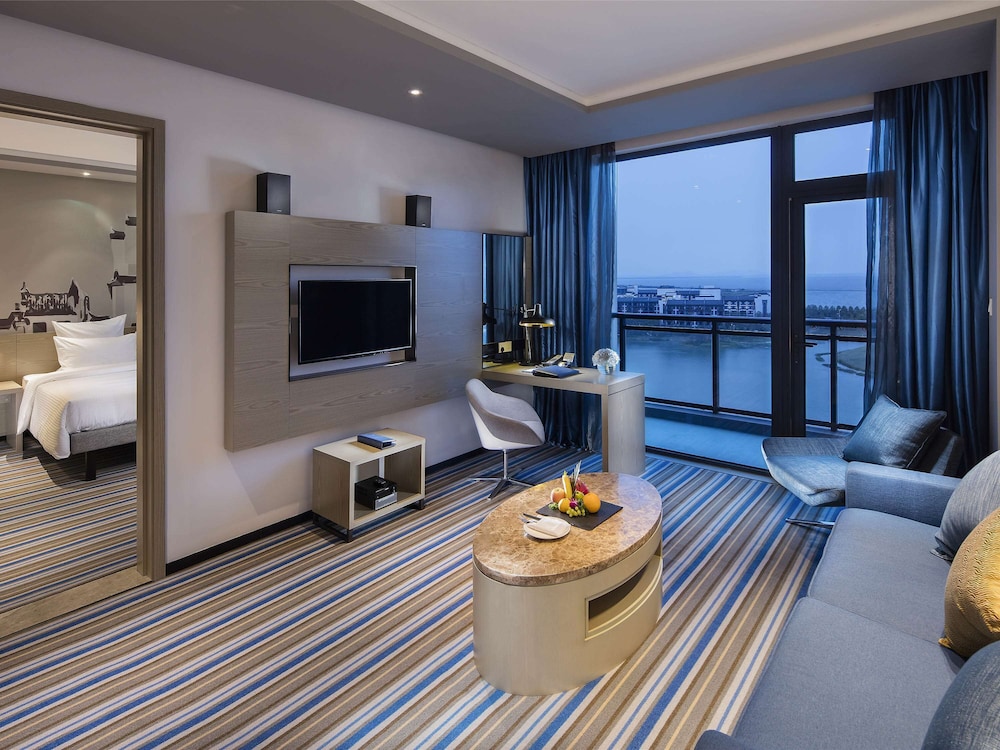 Deluxe Suite, 1 King Bed