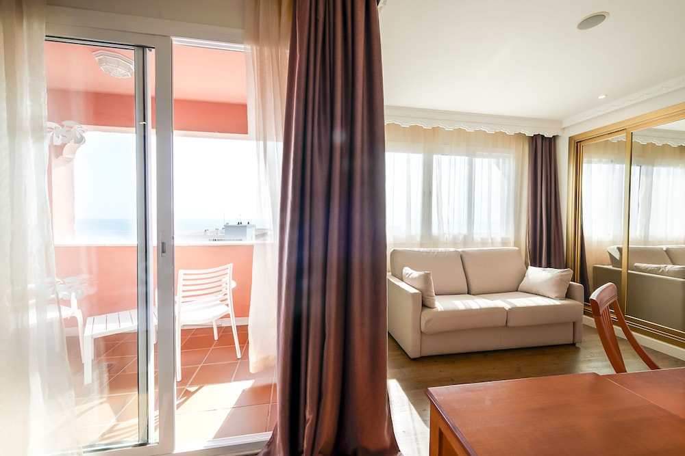 Junior Suite, Partial Ocean View