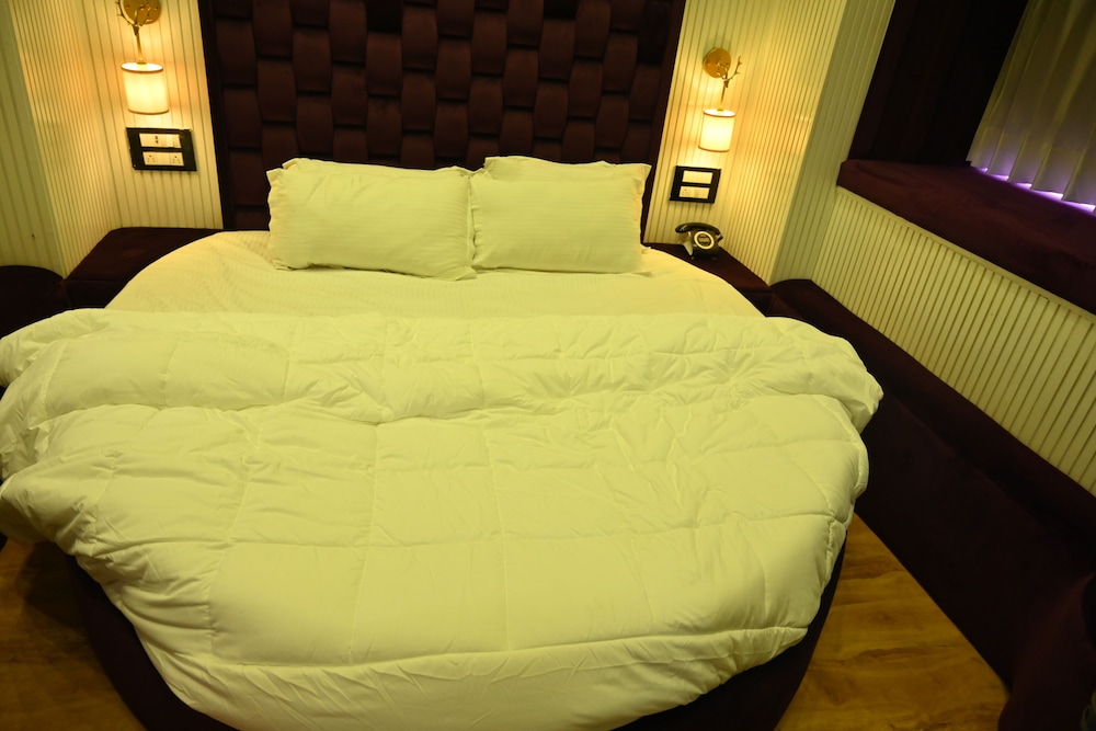 Grand Room photo 3