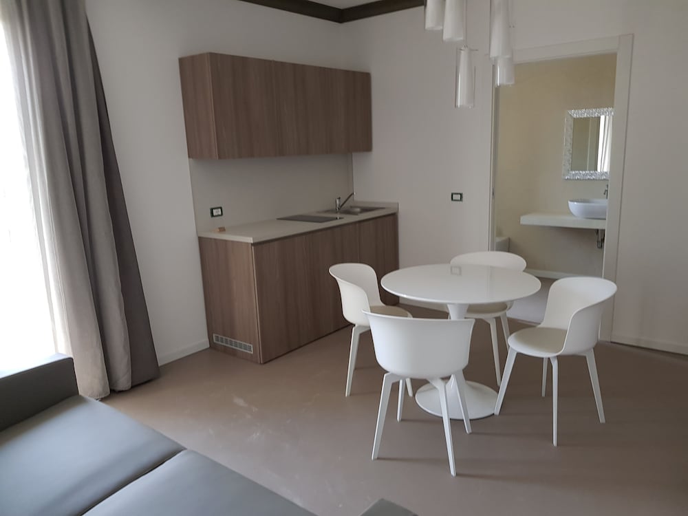 Superior Suite, Kitchenette, Park View