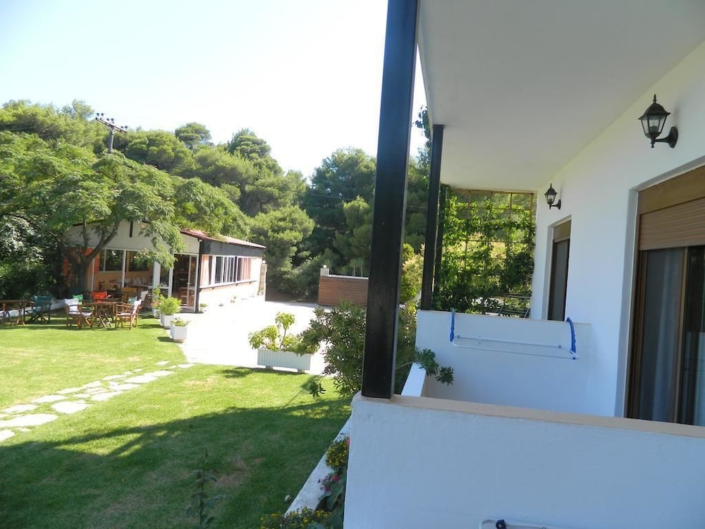 Studio, Garden View, Ground Floor photo 3