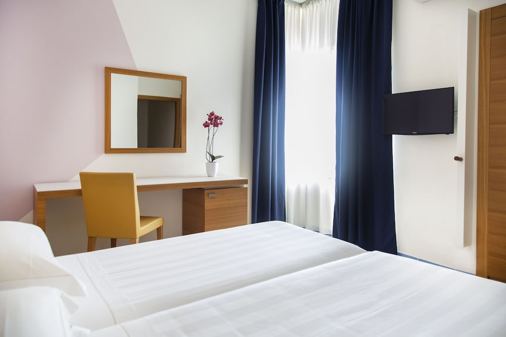 Superior Double or Twin Room, Sea Facing photo 1