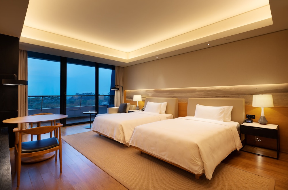 Deluxe Garden Sea View Twin Room photo 1