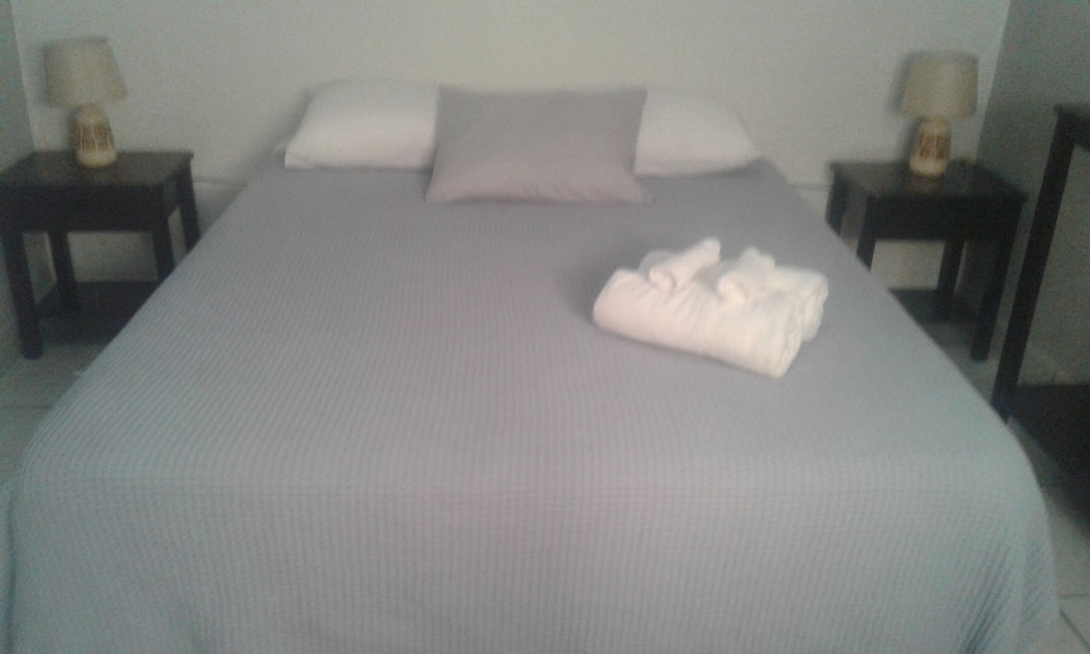 Basic Single Room, 1 Queen Bed