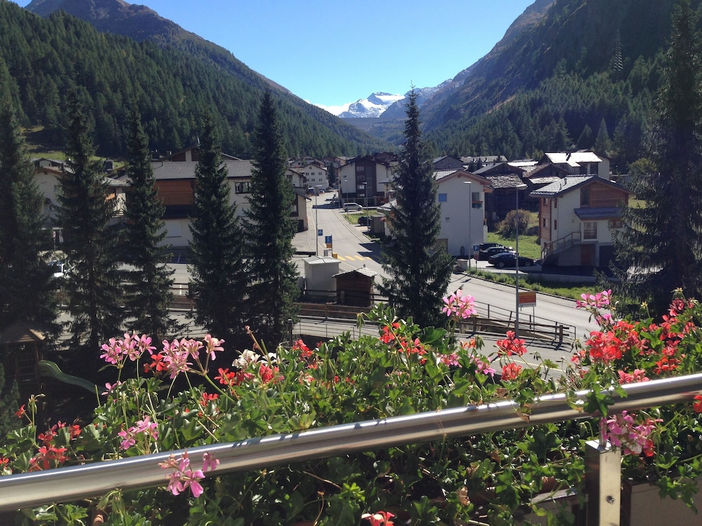 Deluxe Double Room, Balcony, Mountain View photo 3