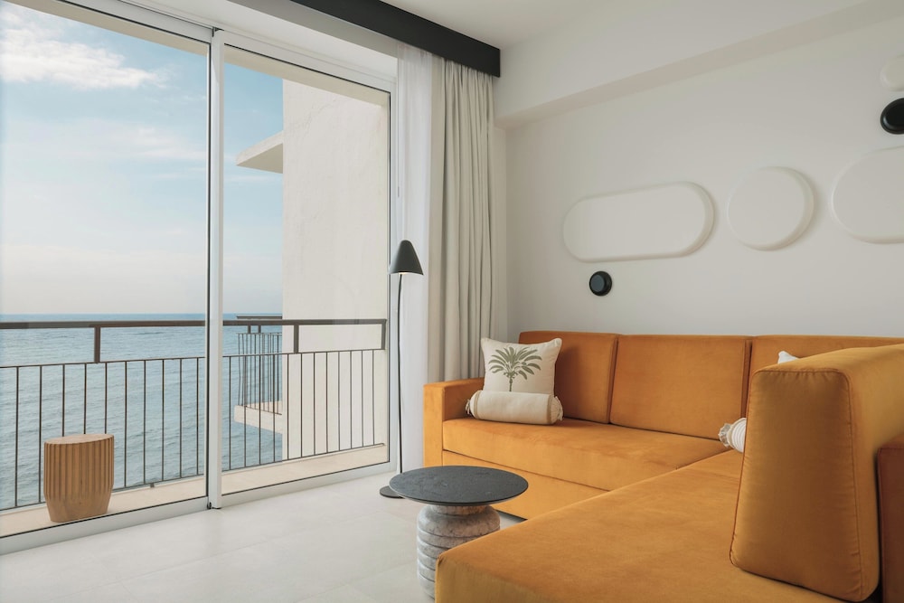 Suite, 1 King Bed photo 2
