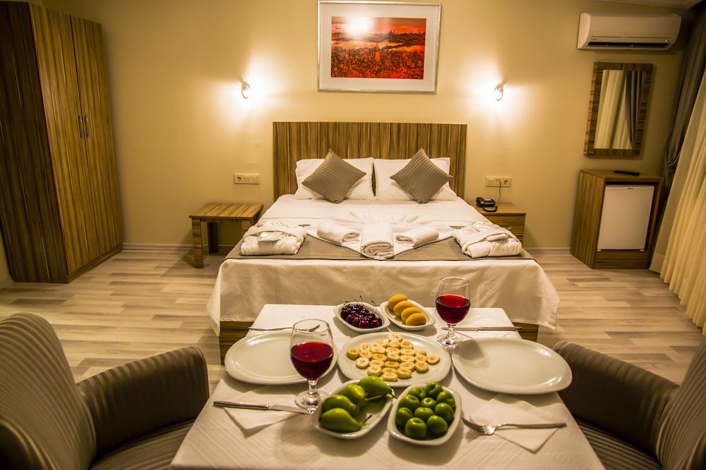 Presidential Studio Suite, 1 Bedroom, Terrace, City View photo 2