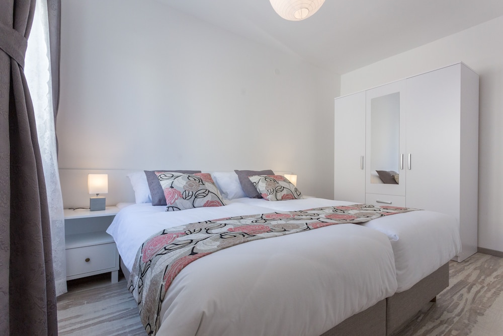 House (Four Bedroom Holiday Home) photo 1