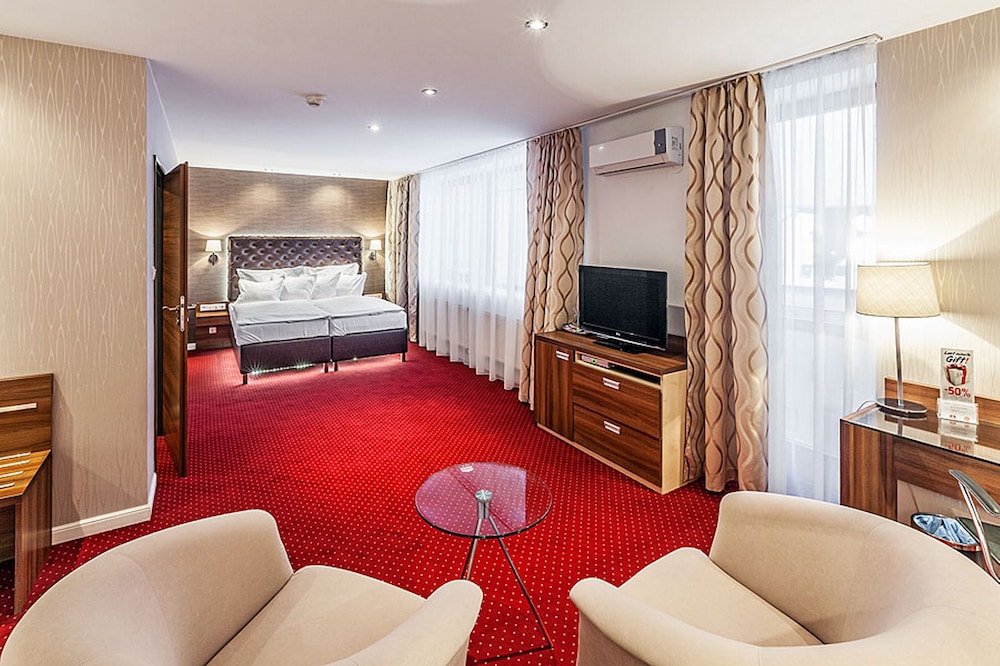 Family Suite (With Whirlpool)