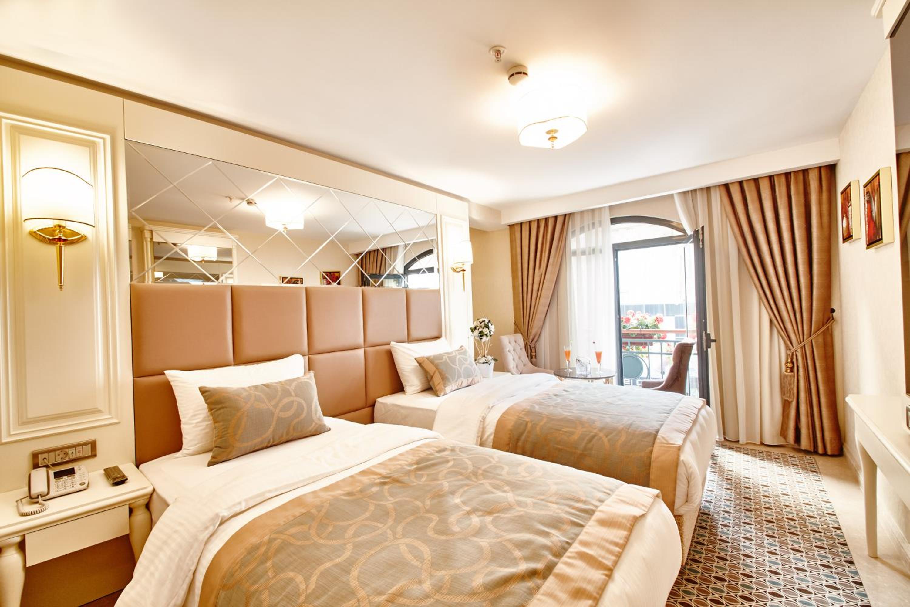 Deluxe Double Room with French Balcony photo 1
