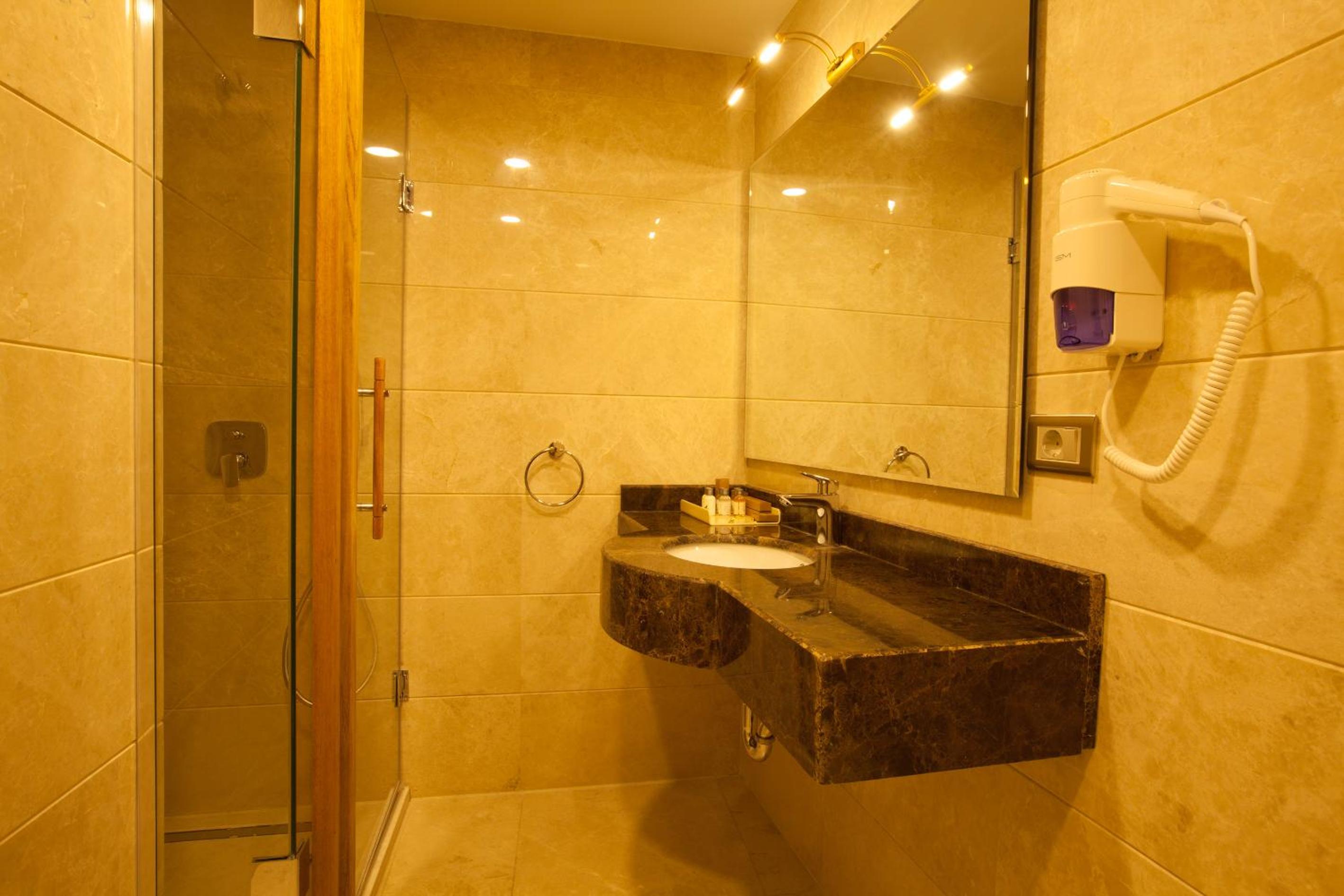 Triple Room with French  Balcony photo 3