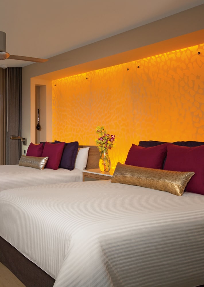Xcelerate Junior Suite Swim Out Ocean Front Double