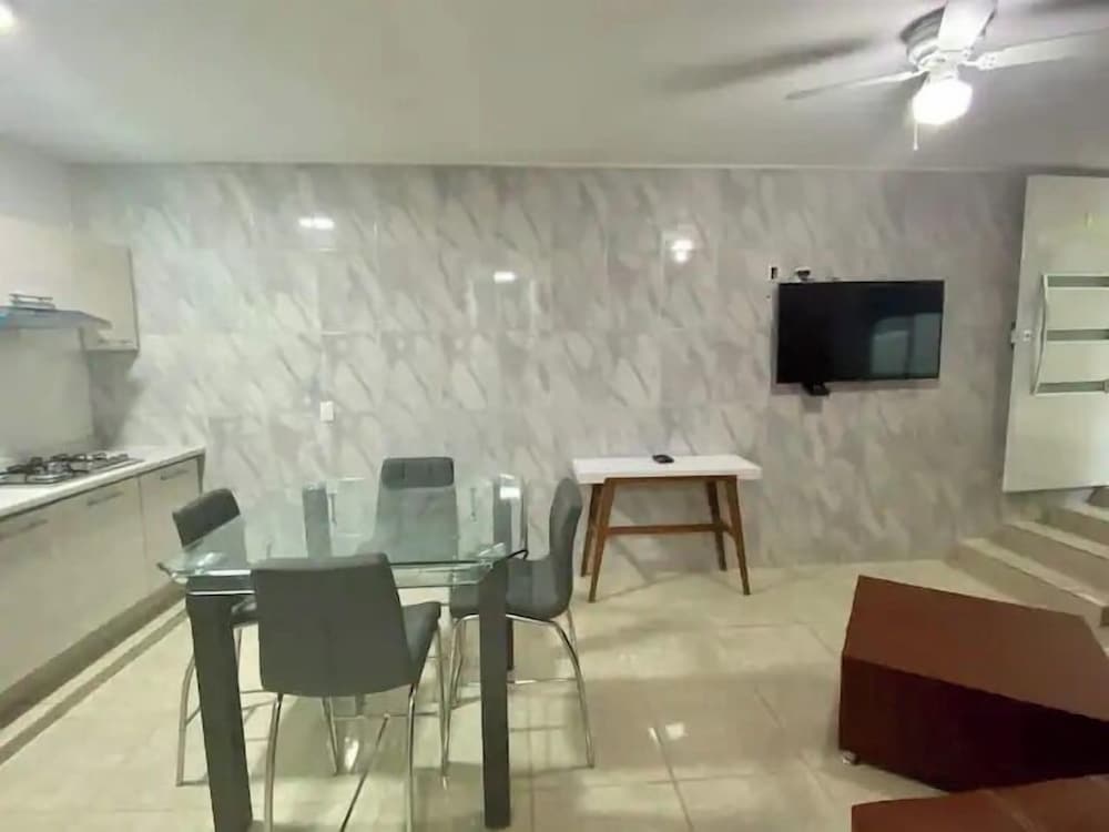 Classic Apartment, 2 Bedrooms, Kitchen, Tower photo 1