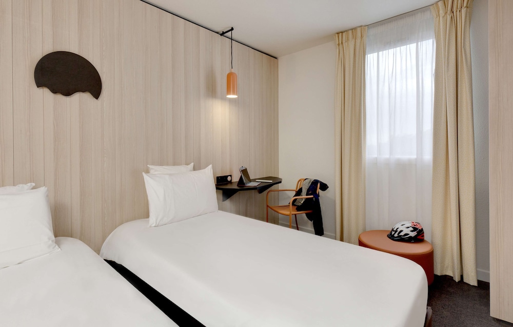 Standard Room, 2 Twin Beds - Photo 2