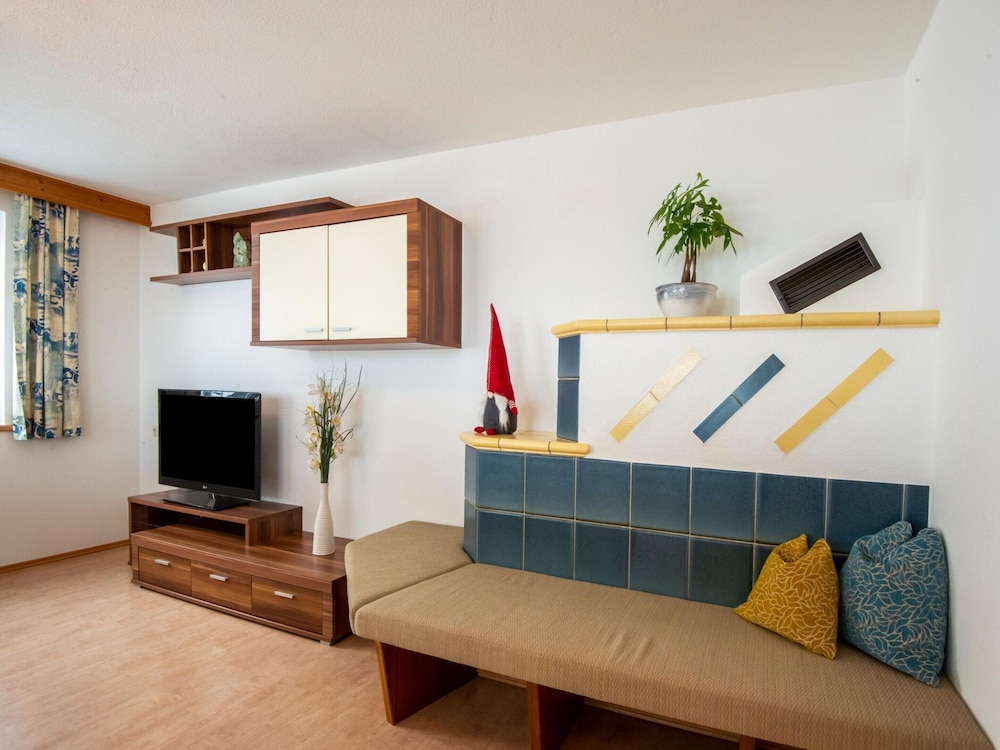 Classic Apartment, 4 Bedrooms photo 2