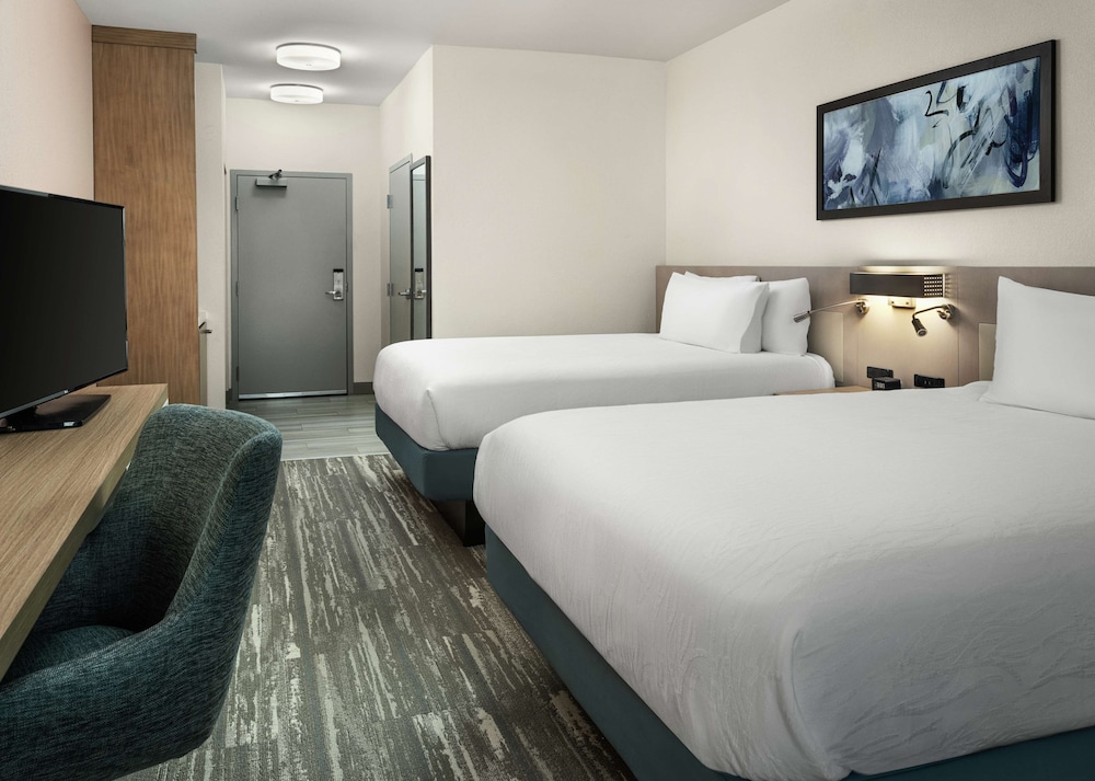 Room, 2 Queen Beds, Accessible (Roll-In Shower)