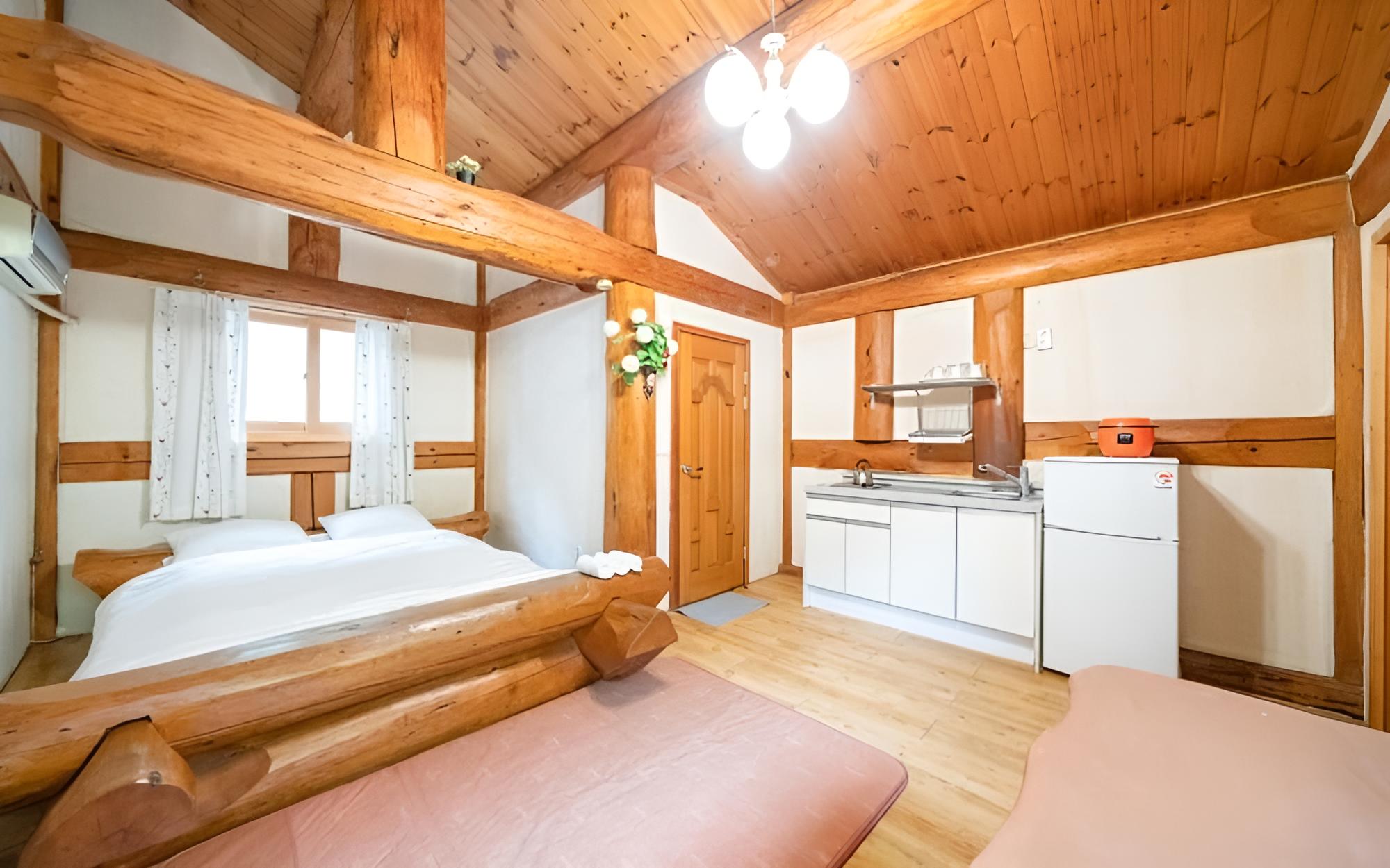 Room (Romantic) - Photo 3