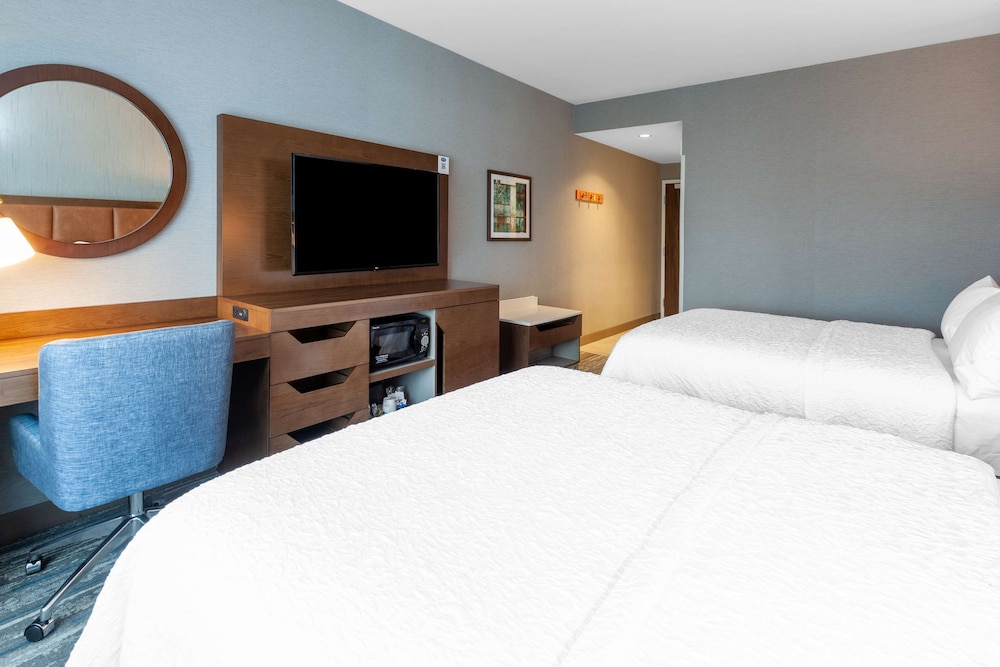 Room, 2 Queen Beds, Refrigerator & Microwave - Photo 2