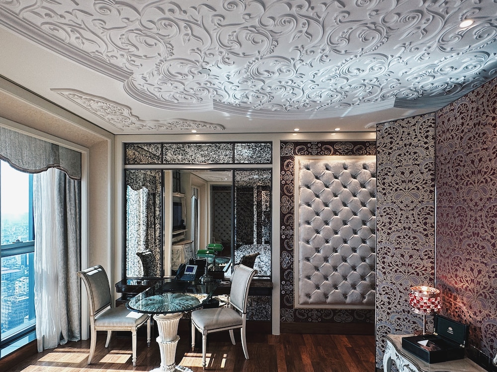 Romance Suite -  Free Airport Pick-Up And Executive Lounge Benefits photo 2