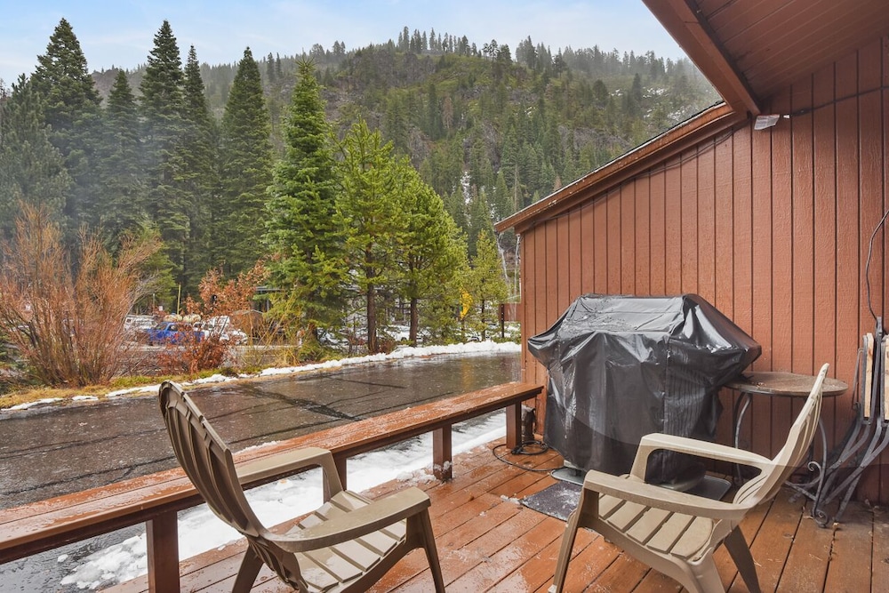Townhome, Multiple Beds, Balcony, Mountain View (North Lake Tahoe Alpine Retreat) photo 3