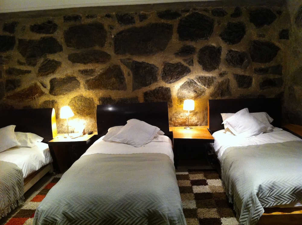 Economy Triple Room photo 2