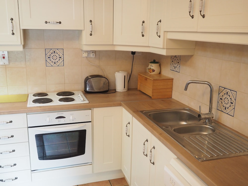Traditional Cottage, 2 Bedrooms, Garden View, Garden Area photo 2