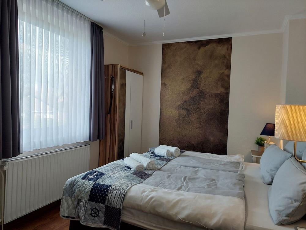 Basic Double Room (External Bathroom) photo 1