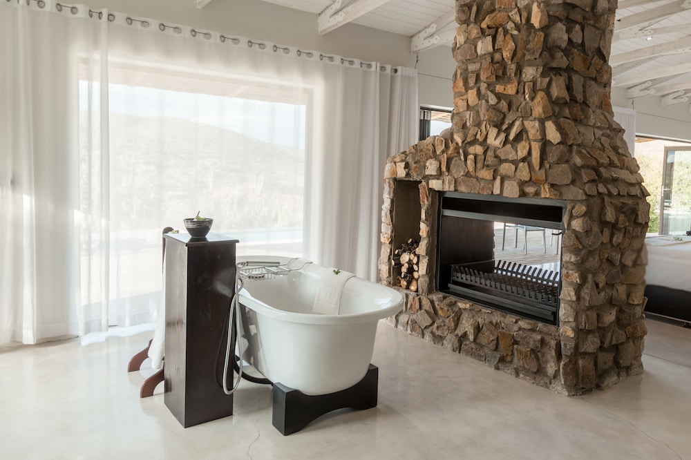 Buffalo Private Suite with Swimming Pool photo 3