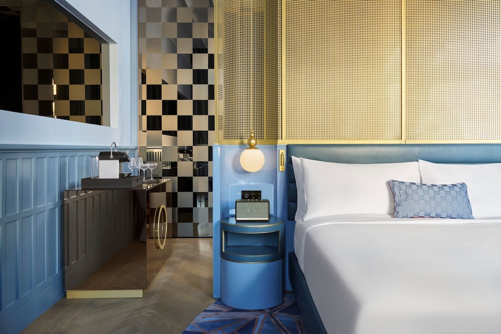 Studio Suite, 1 King, Street View