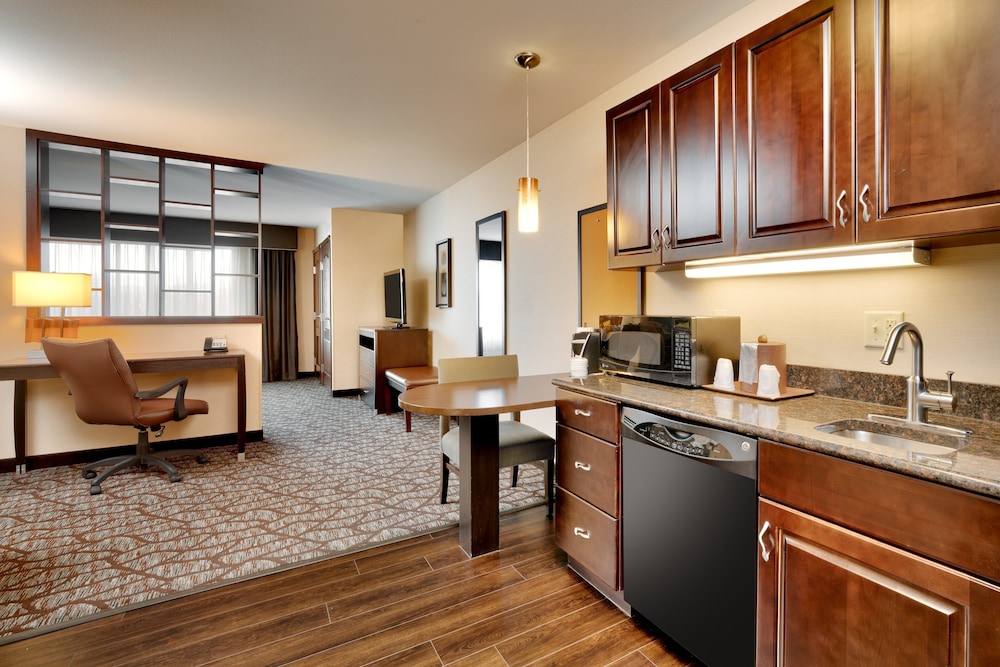 Suite, 1 King Bed, Mobility Accessible (Accessible Bathtub) photo 1