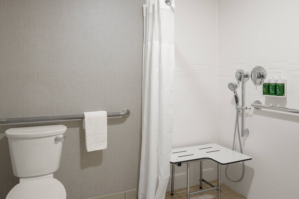 Suite, 2 Bedrooms (Mobility Accessible, Tub) photo 3
