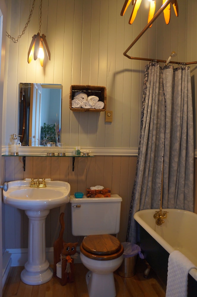 Classic Room, 1 Queen Bed, Bay View (Monseigneur) photo 3
