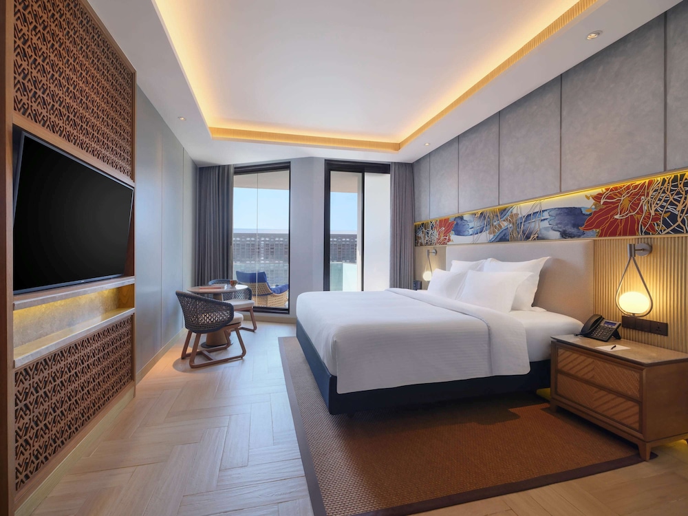 Deluxe Room, 1 King Bed, Balcony, Garden Area