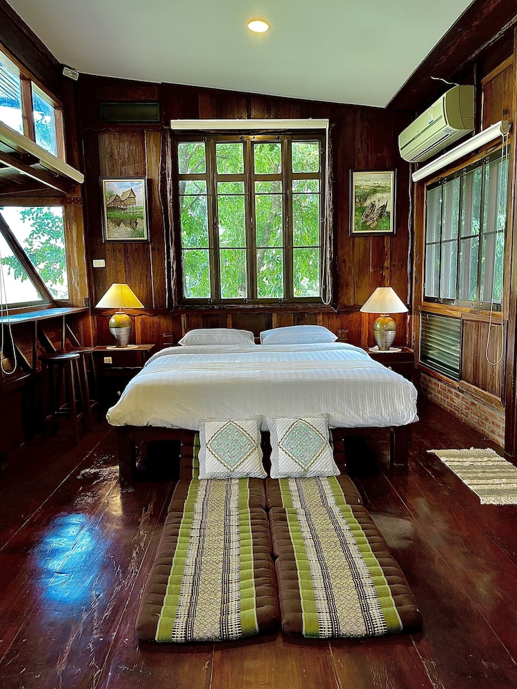 Cabin with Mountain View