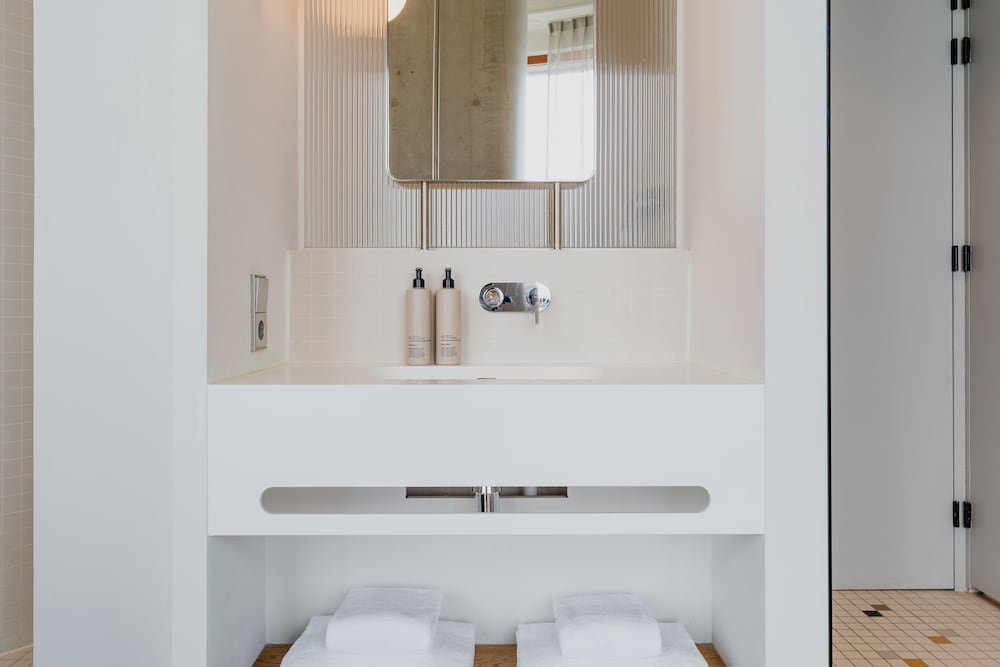 Junior Suite, 1 Twin Bed, Lake View