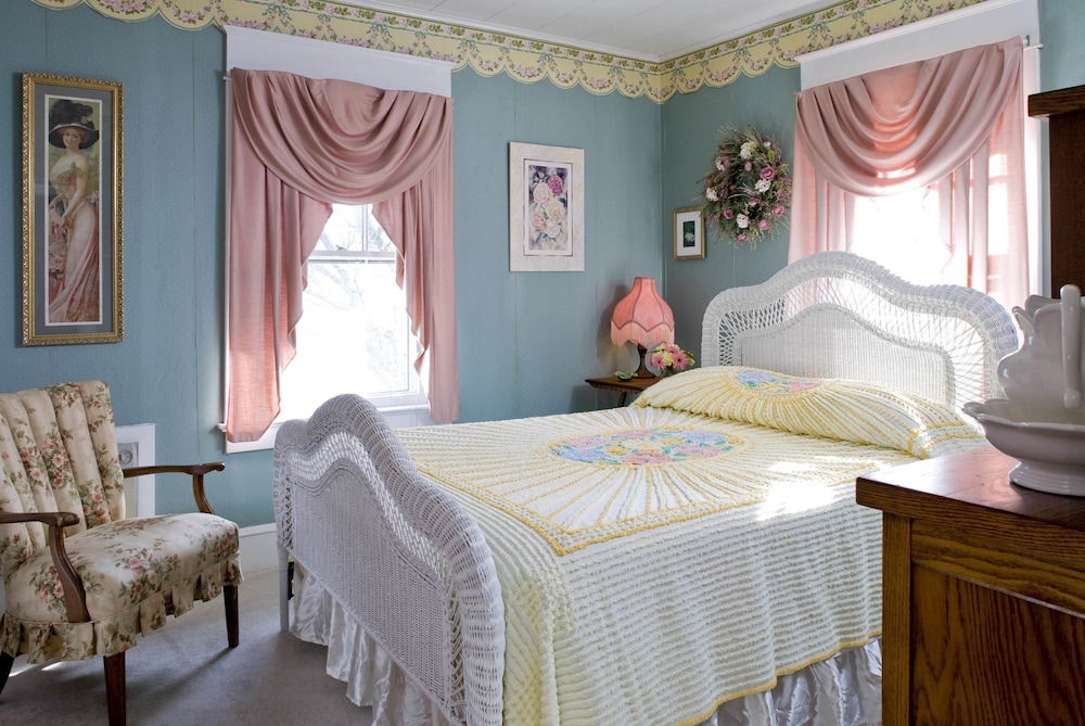 Room, Private Bathroom (Queen Anne Lace)