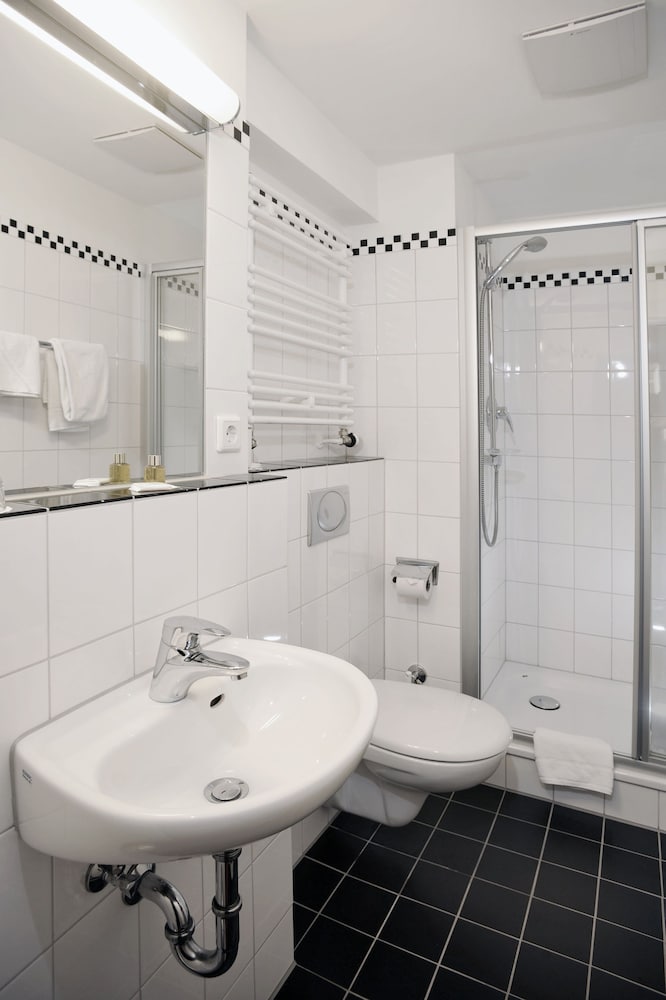 Standard Double Room - Photo 5