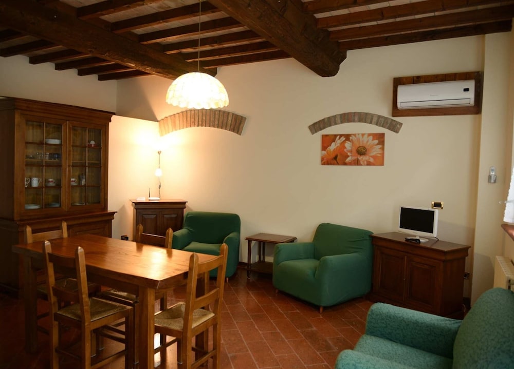 Basic Apartment - Photo 1
