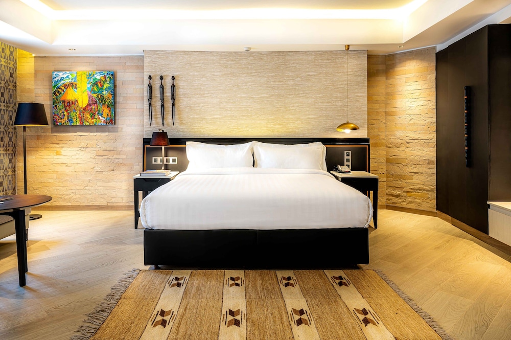 Deluxe Room, 1 King Bed (Deluxe King) - Photo 2
