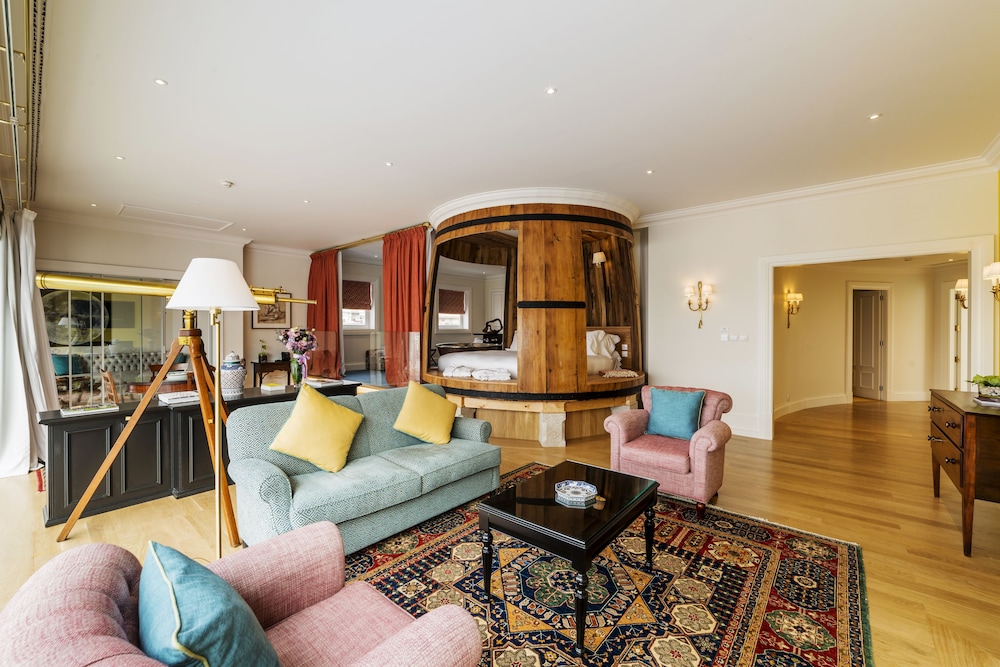Presidential Suite - Panoramic River and City View - Floor 5 of main building photo 2