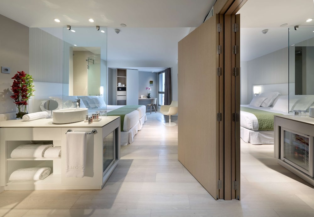 Room (2x2 Family Plan)