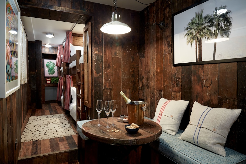 Basic Quadruple Room, Multiple Beds photo 1