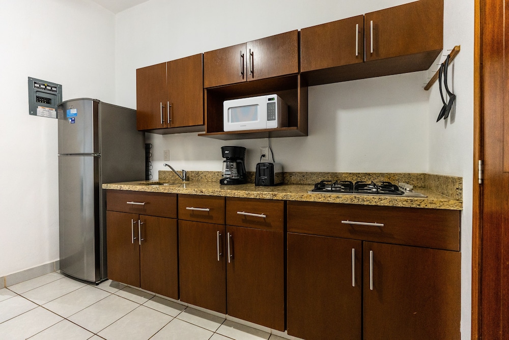 Business Studio Suite, 1 Bedroom, Non Smoking, Kitchenette - Photo 2