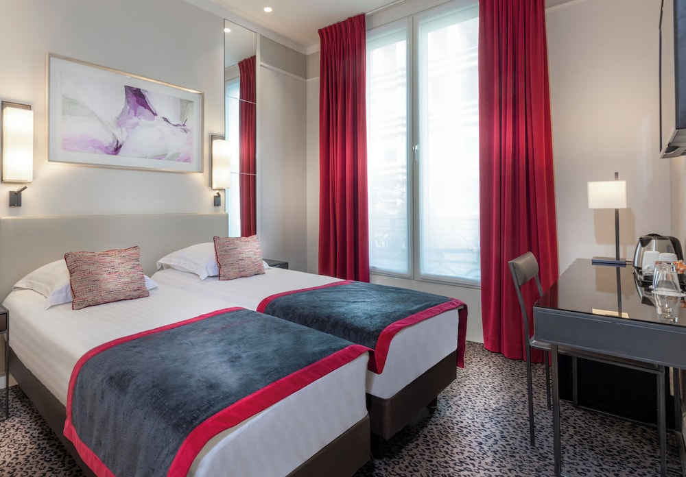 Superior Twin Room thumbnail 5