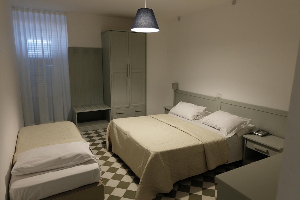 Triple Room - Photo 1
