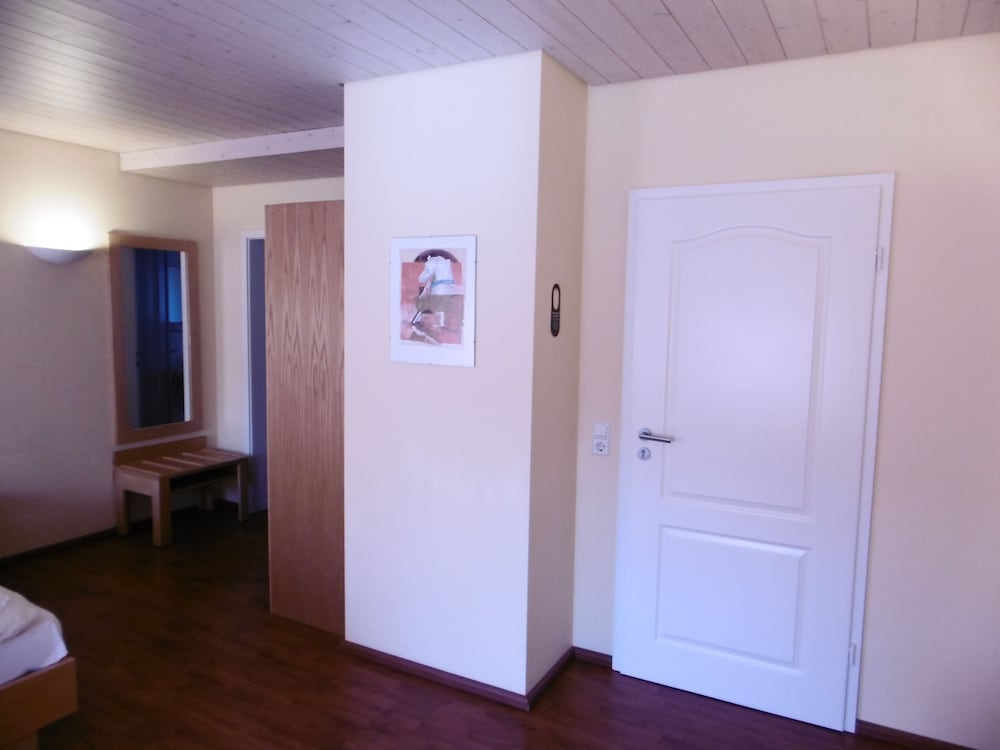 Deluxe Double Room (With Extra Bed) photo 3