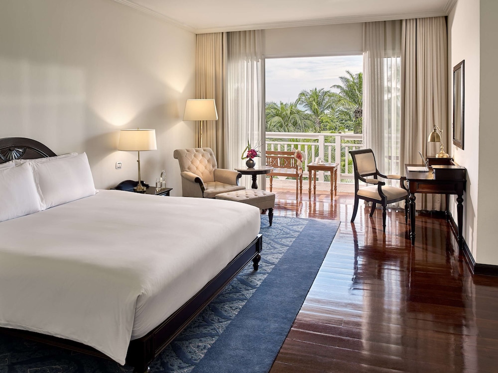 Junior Suite, 1 King Bed, Balcony, Garden View - Photo 4