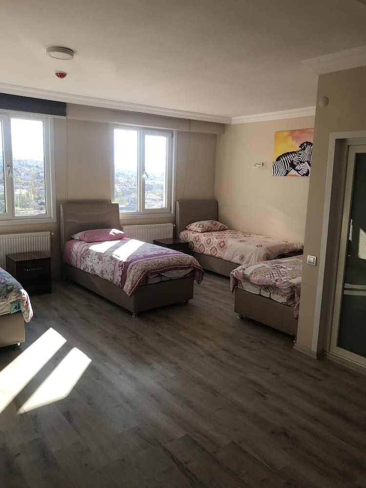 Basic Suite, Multiple Beds photo 1